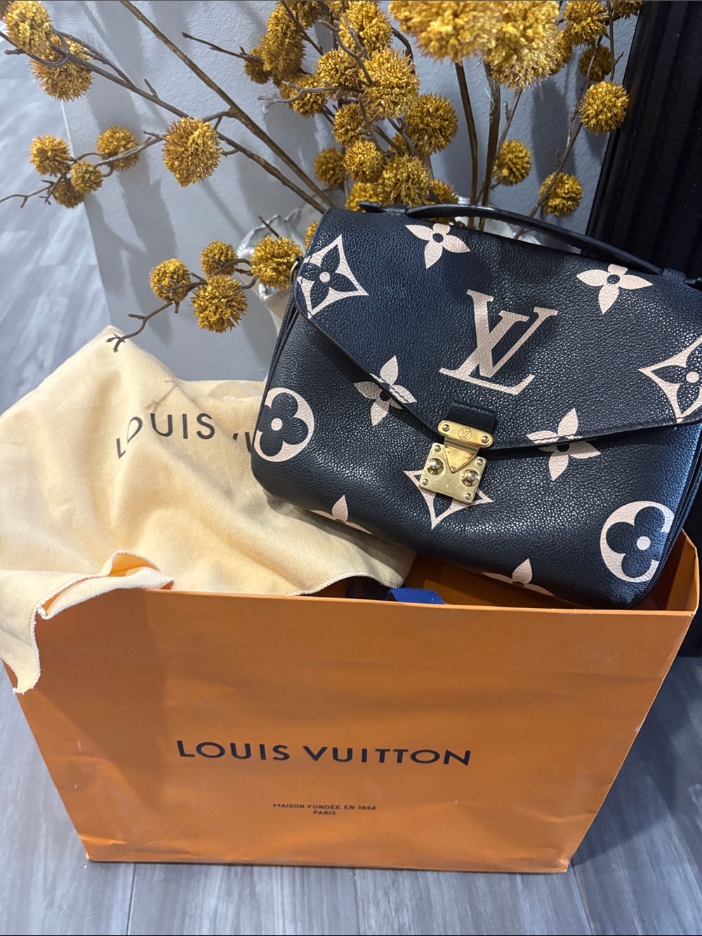 Louis Vuitton black and Cream Monogram Pochette Shoulder Bag Métis Mm